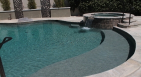 Freeform-Pool-with-Raised-Spa-and-Tanning-Ledge